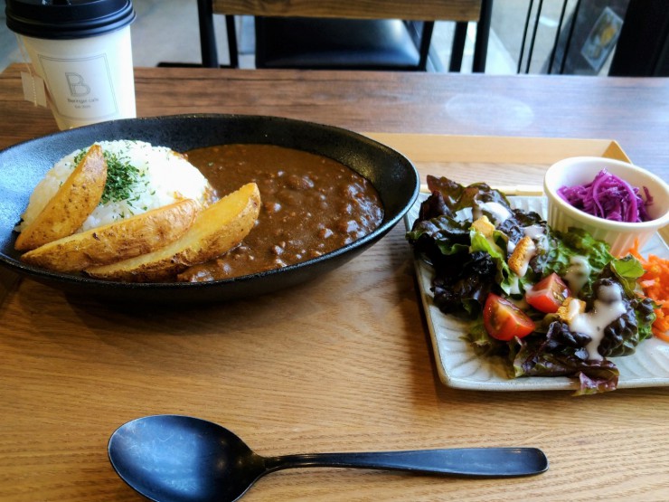 Hi☆Fiveの林拓磨さん「Beringei cafe  べリンゲイカフェ」でベリカレーを試食